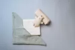 Set jucărie Leka, prosop cu capișon și două pânze din muselină - imagine 6